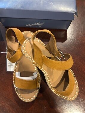 Universal Thread Mustard Tan Suede Platform Espadrille Sandals